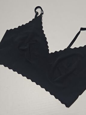Seamless Scallop Edge Lightweight Bralette - Black Size 1XL